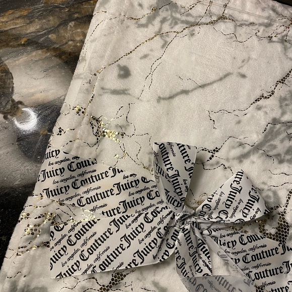 💖Juicy Couture White & Gold Marble Blanket - Picture 3 of 4